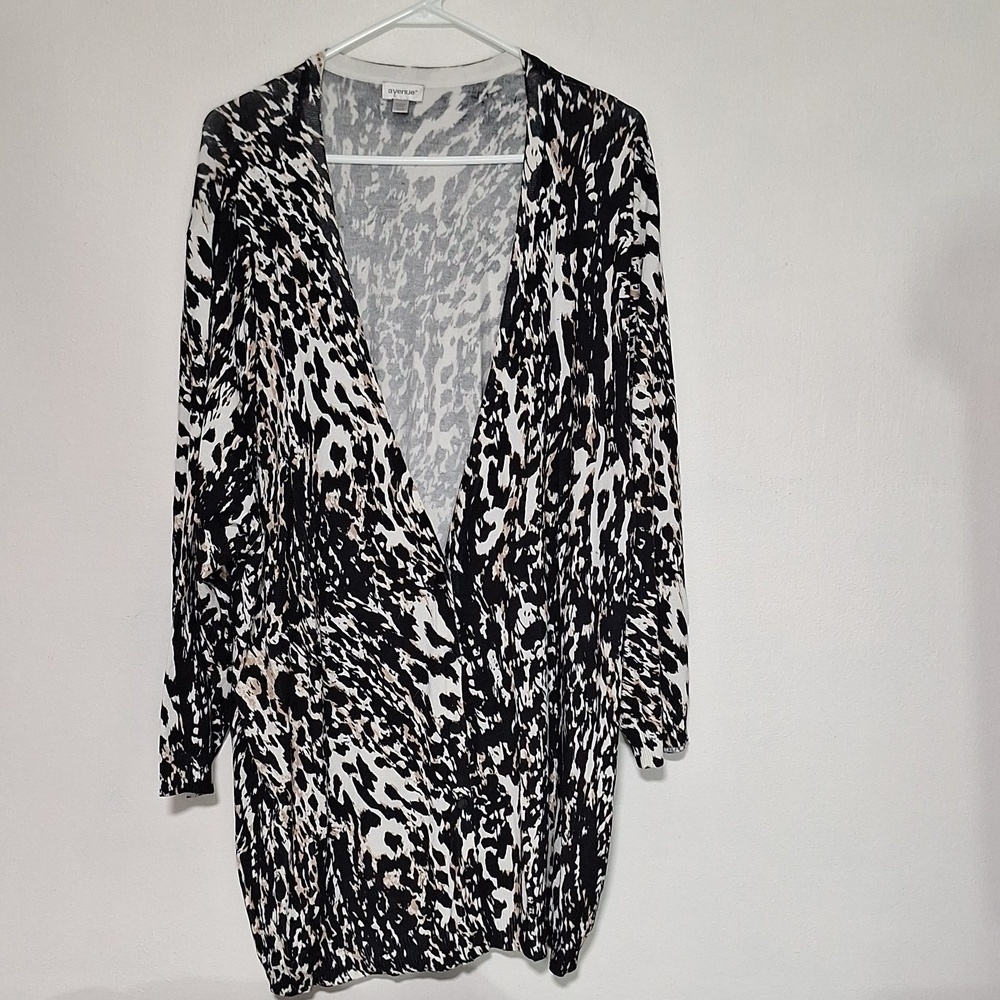 Avenue Cardigan Button Front Pattern Print